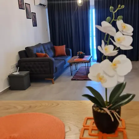 A Comfortable In Caesar & Apartment *
